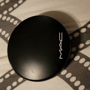 MAC foundation Mineralize skin finish Natural in Light shade foundation